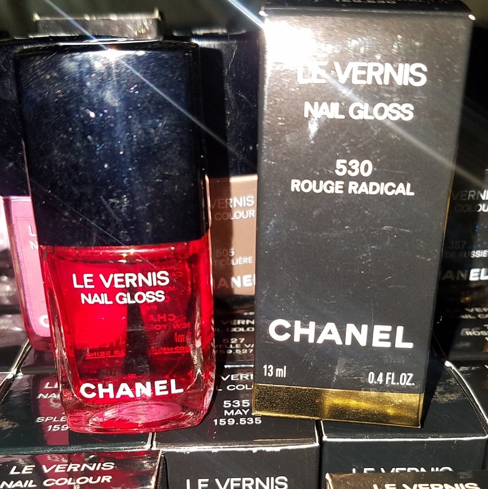 Chanel Rouge Radical 530 Nail Gloss